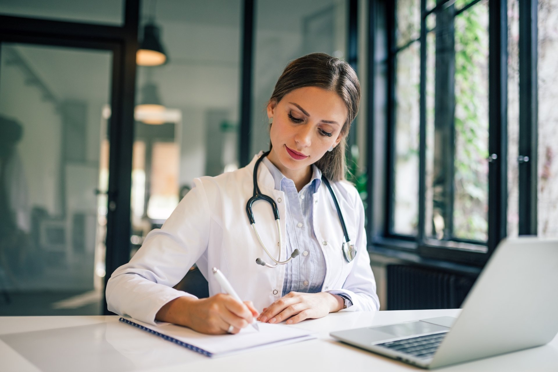 A medical expert using Hart’s software for clinical data management.